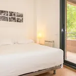 11Jog1036 - Huge & Bright Apartment Train Station