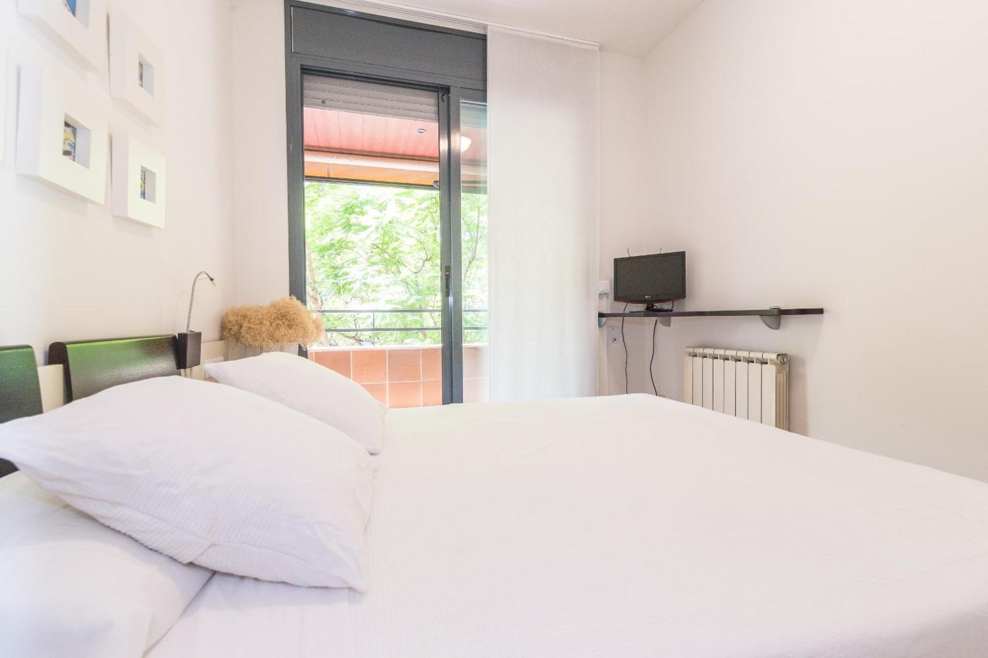 11jog1036 - Huge & Bright Train Station Apartment Barcelona
